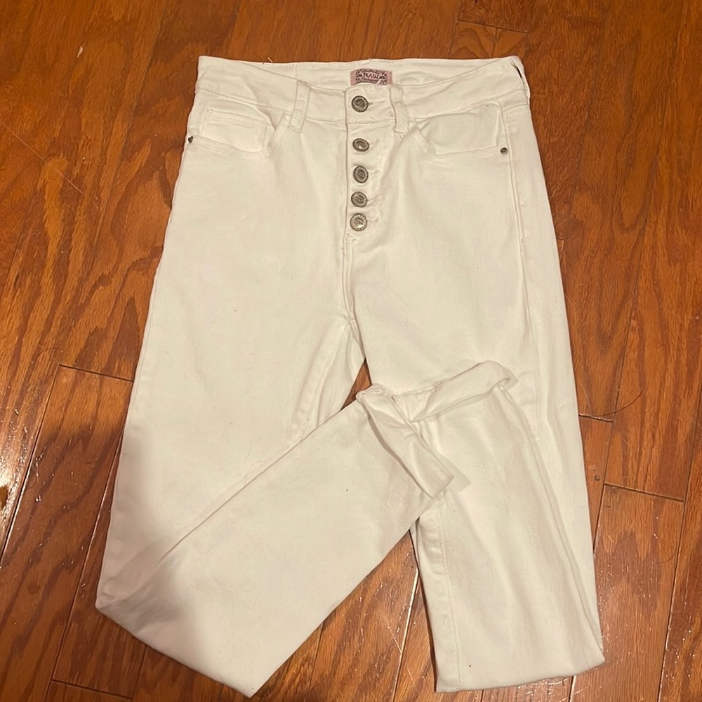 White skinny jeans
